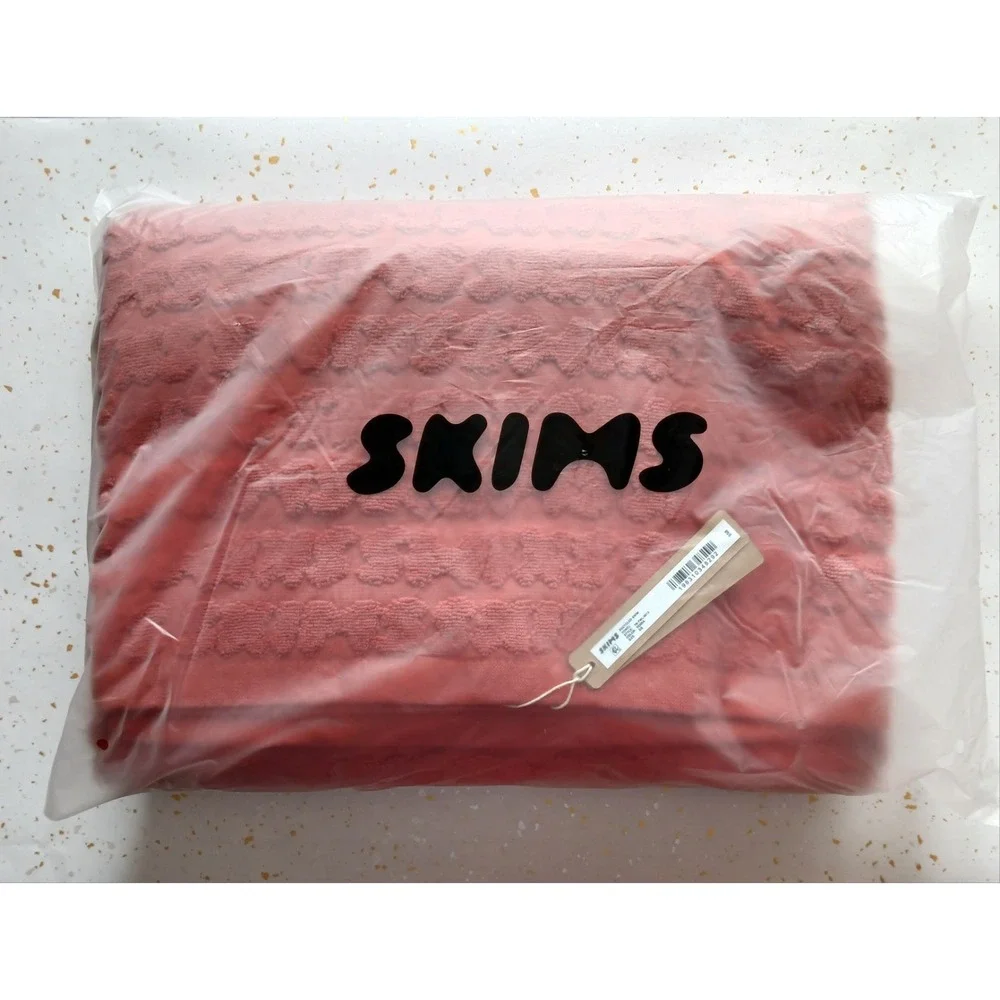 NWT SKIMS SIGNATURE SWIM TOWEL IN TERRA